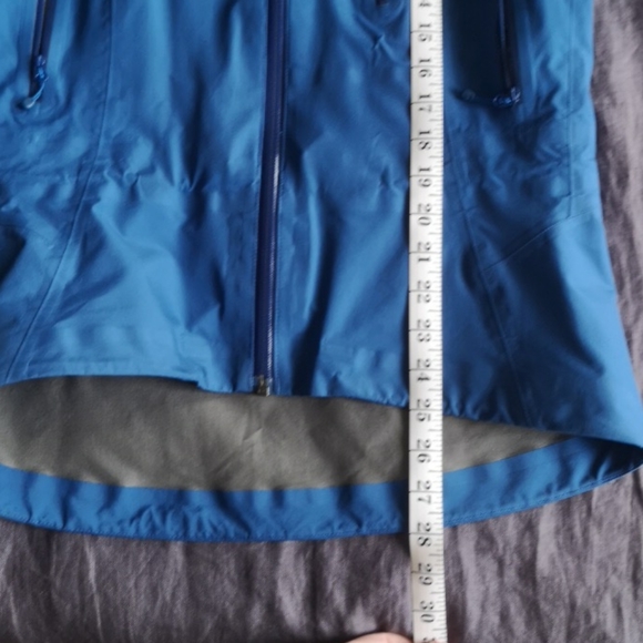 MEC Gore-Tex Pro Waterproof/Windproof Ski Shell Jacket - Picture 12 of 12